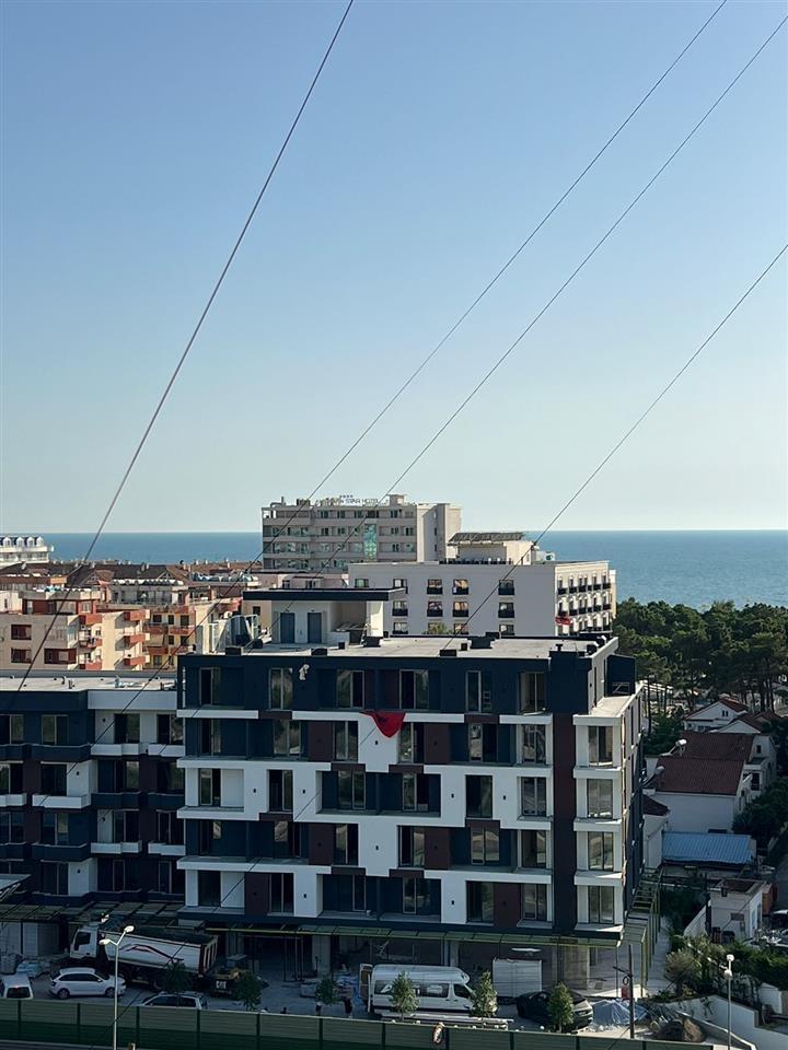 Shitet gazonjere pamje deti te shkembi Kavajes