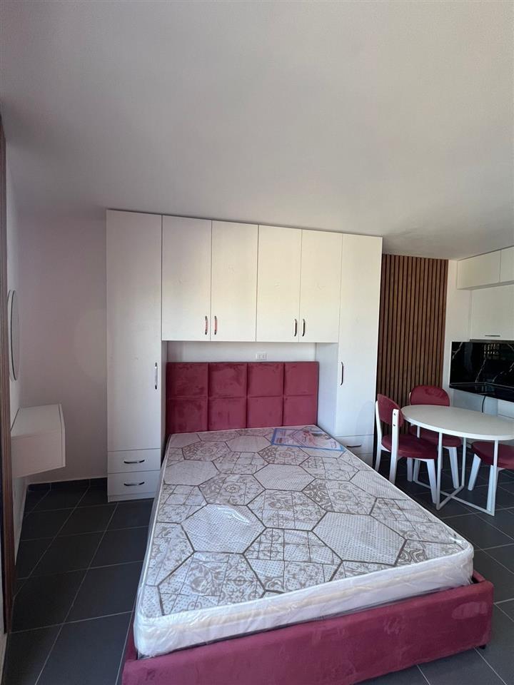 Shitet gazonjere pamje deti te shkembi Kavajes