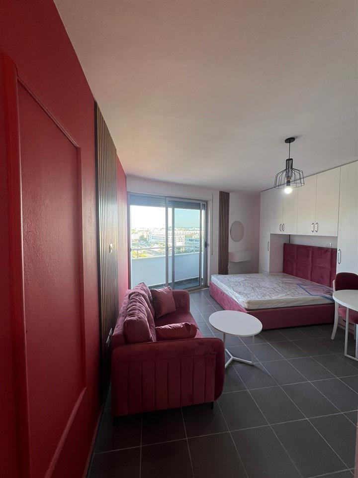 Shitet gazonjere pamje deti te shkembi Kavajes