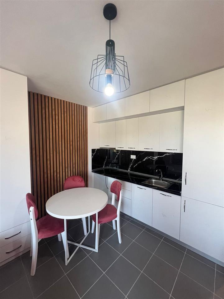 Shitet gazonjere pamje deti te shkembi Kavajes