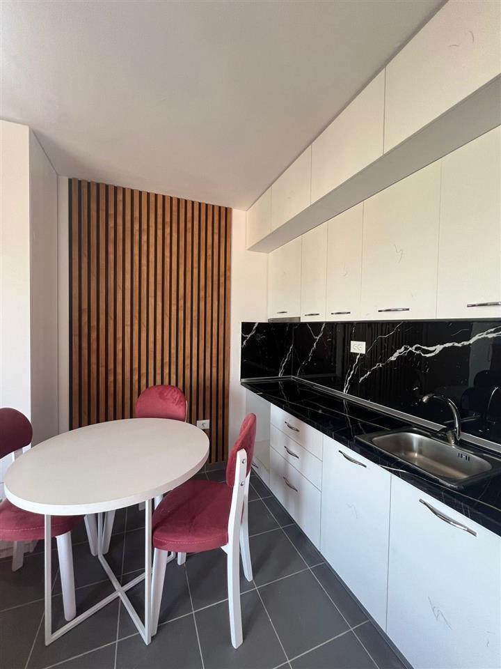 Shitet gazonjere pamje deti te shkembi Kavajes