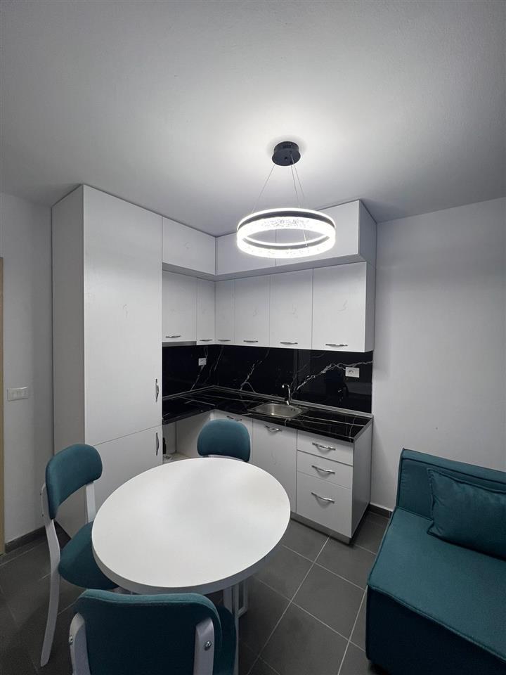 Shitet apartament 1+1 te shkembi Kavajes