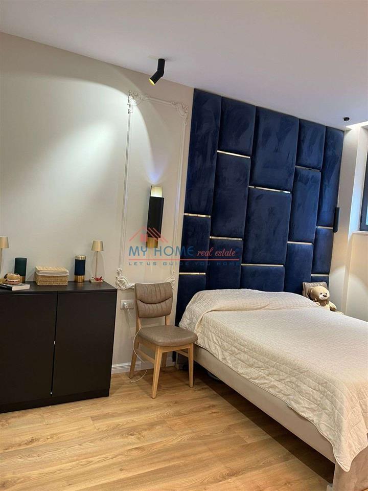 Apartament 3+1+2+Verande+2poste parkimi ne shitje siper Kris