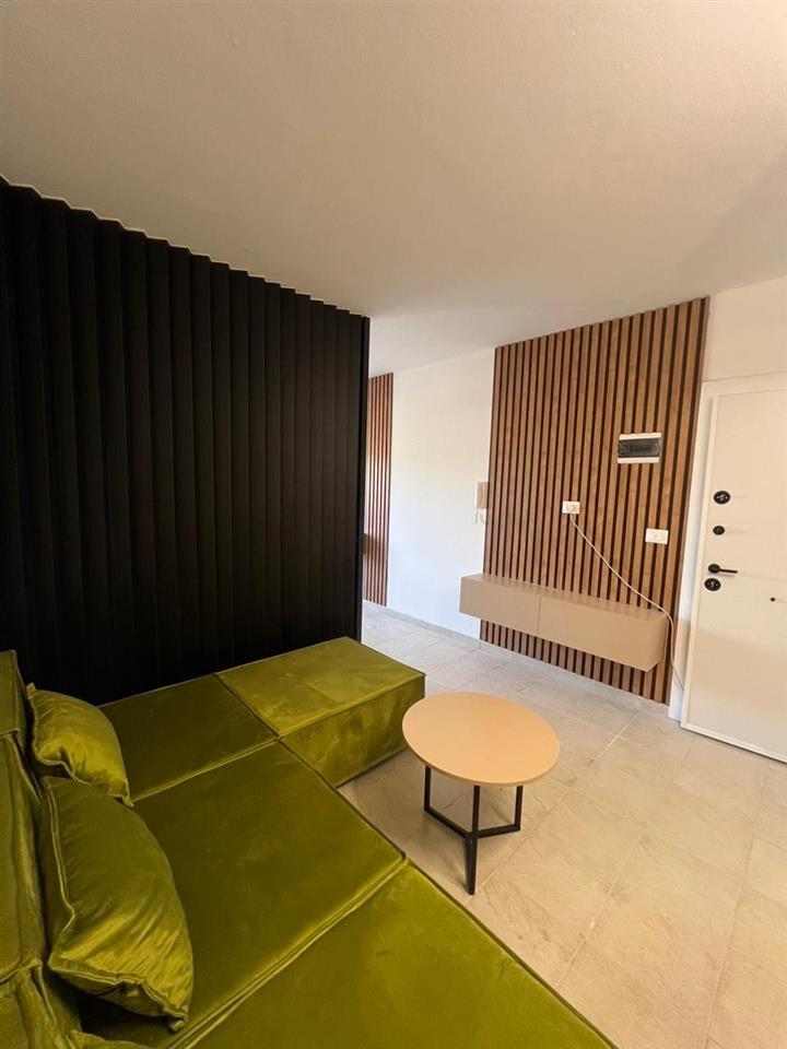 Shitet apartament 1+1 te shkembi Kavajes