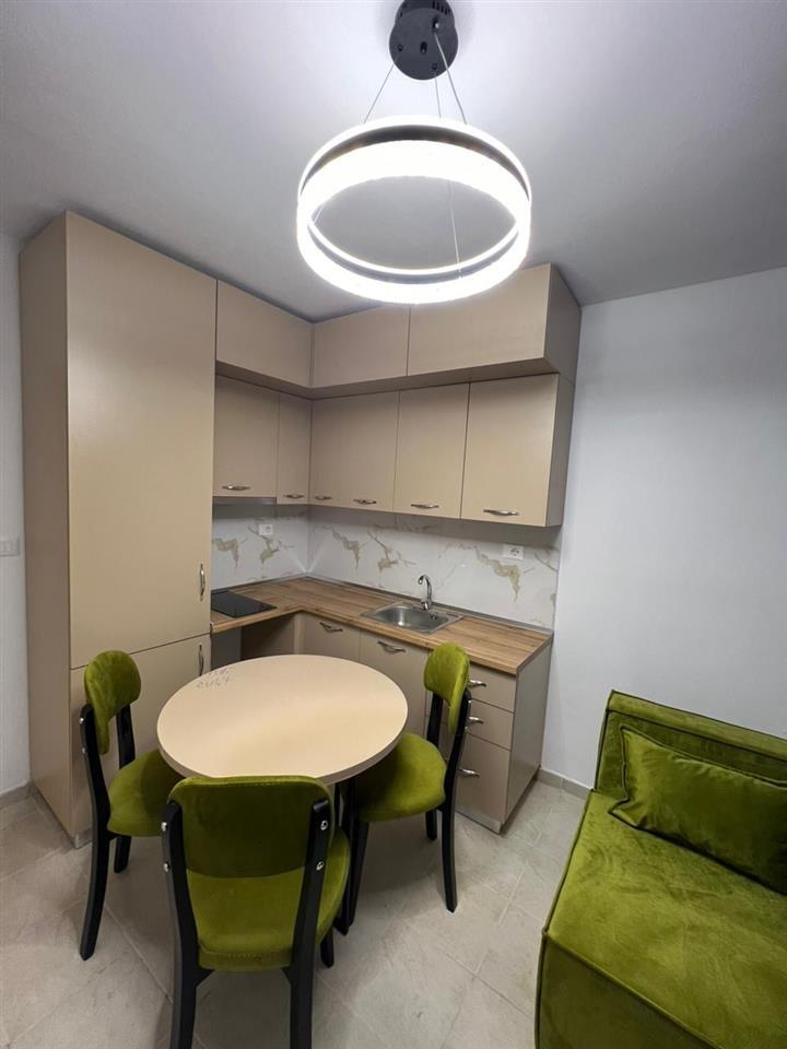 Shitet apartament 1+1 te shkembi Kavajes