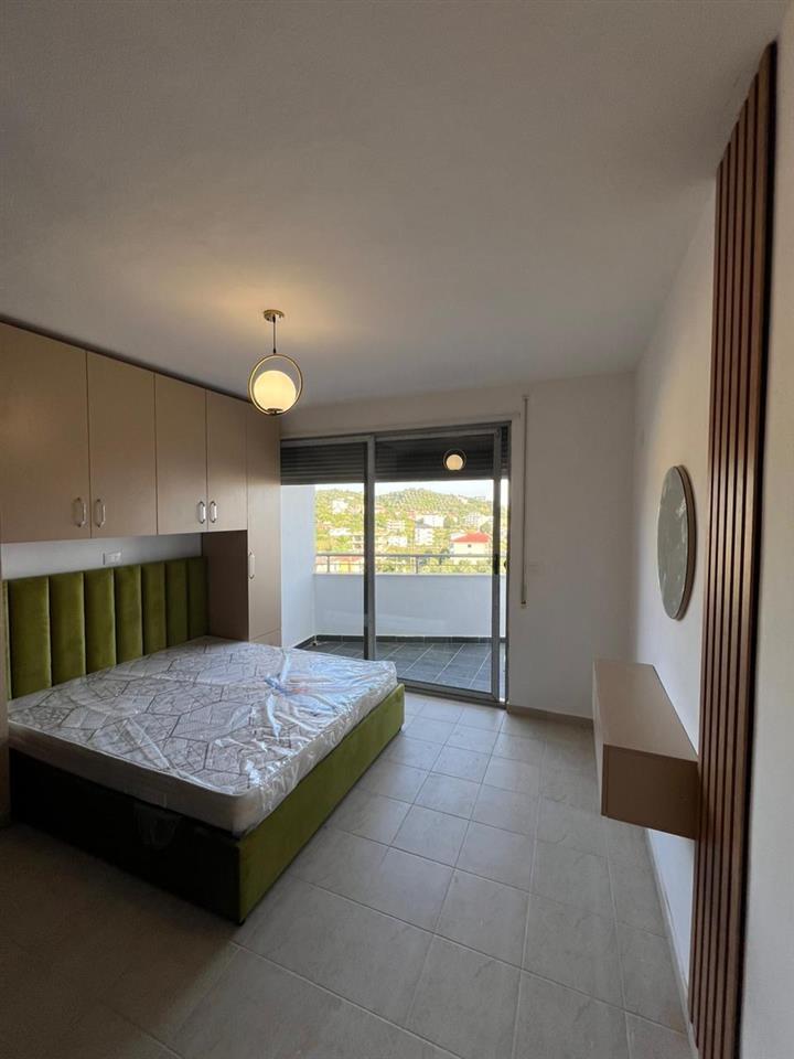 Shitet apartament 1+1 te shkembi Kavajes