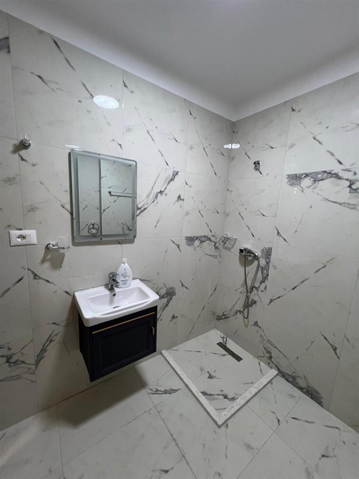 Shitet apartament 1+1 te shkembi Kavajes