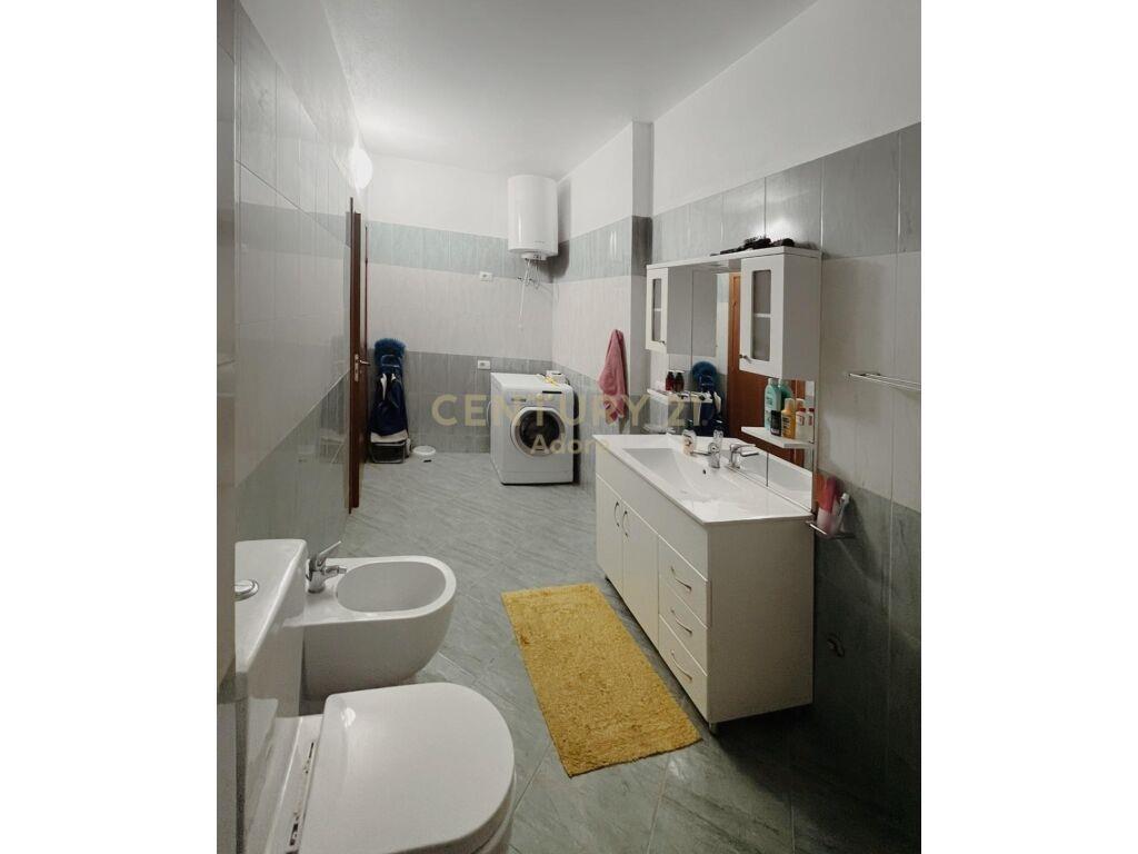 Shitet Apartament 2+1 Rruga Transballkanike Vlore