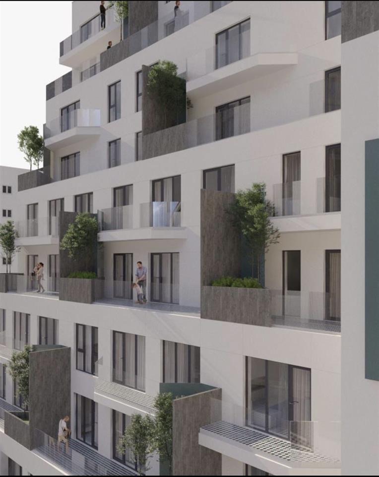 SHITET 2+1+2+verande prane Pazari i ri rruga Hoxha Tahsim