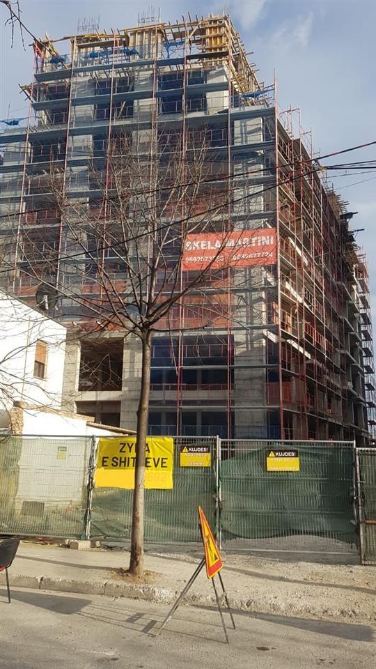 SHITET 2+1+2+verande prane Pazari i ri rruga Hoxha Tahsim