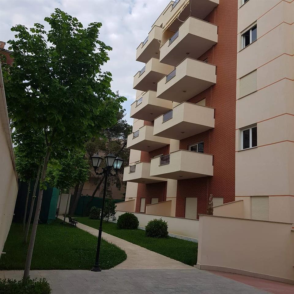 Shiten ose jepen me qera apartamente ne golem 50 m nga plazh