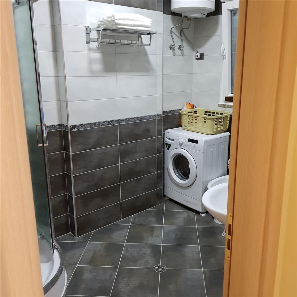 Shiten ose jepen me qera apartamente ne golem 50 m nga plazh