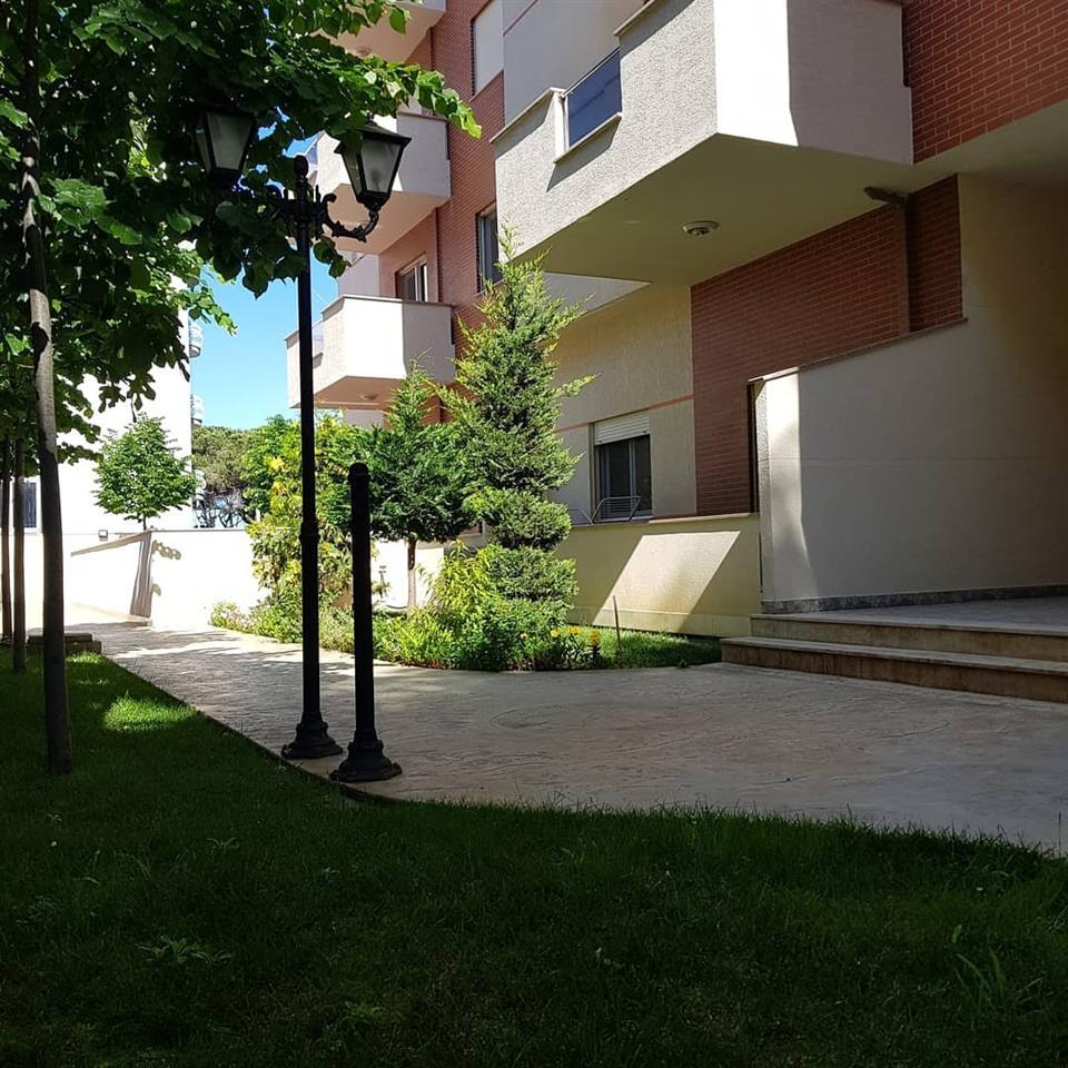 Shiten ose jepen me qera apartamente ne golem 50 m nga plazh