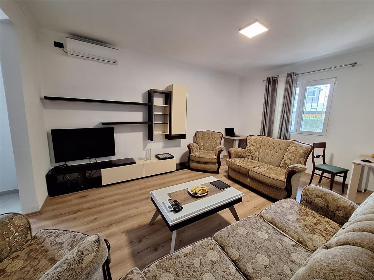 Shtepi private 2+1 me qera ne Laprake, 800 eur / muaj