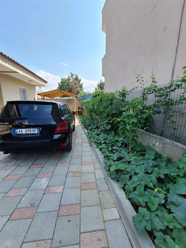 Shtepi private 2+1 me qera ne Laprake, 800 eur / muaj