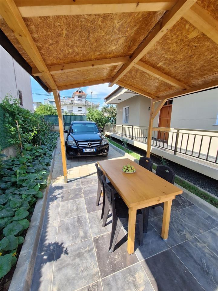 Shtepi private 2+1 me qera ne Laprake, 800 eur / muaj