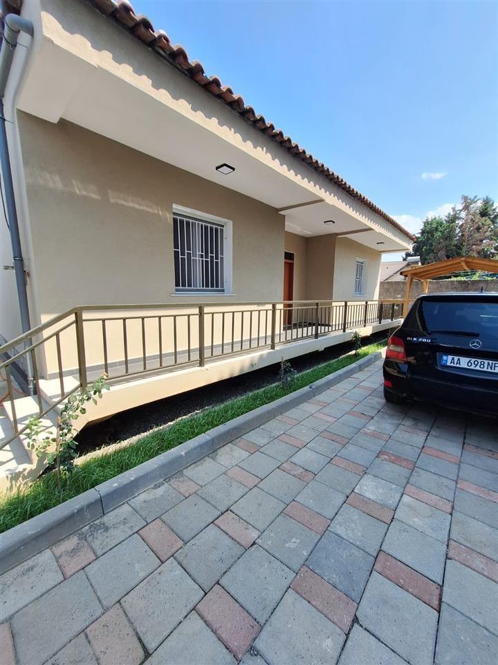 Shtepi private 2+1 me qera ne Laprake, 800 eur / muaj