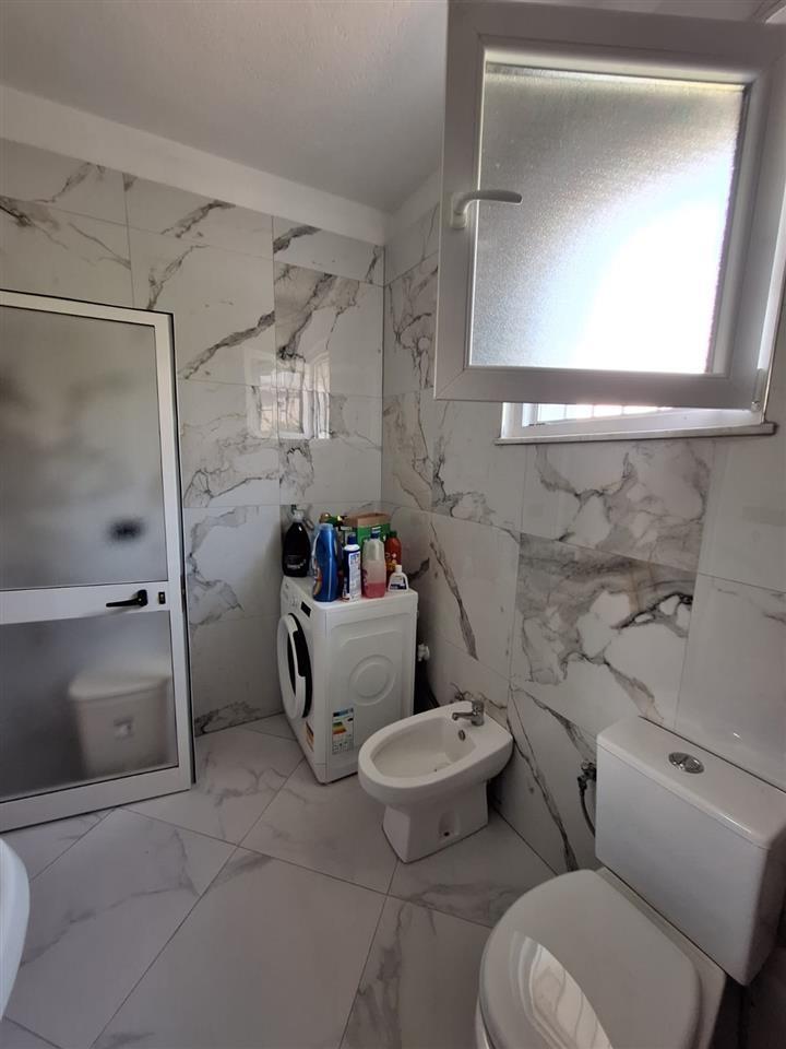 Shtepi private 2+1 me qera ne Laprake, 800 eur / muaj