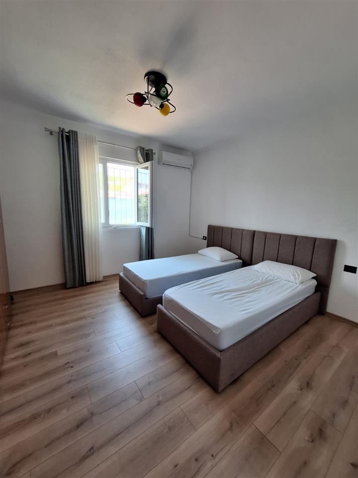 Shtepi private 2+1 me qera ne Laprake, 800 eur / muaj