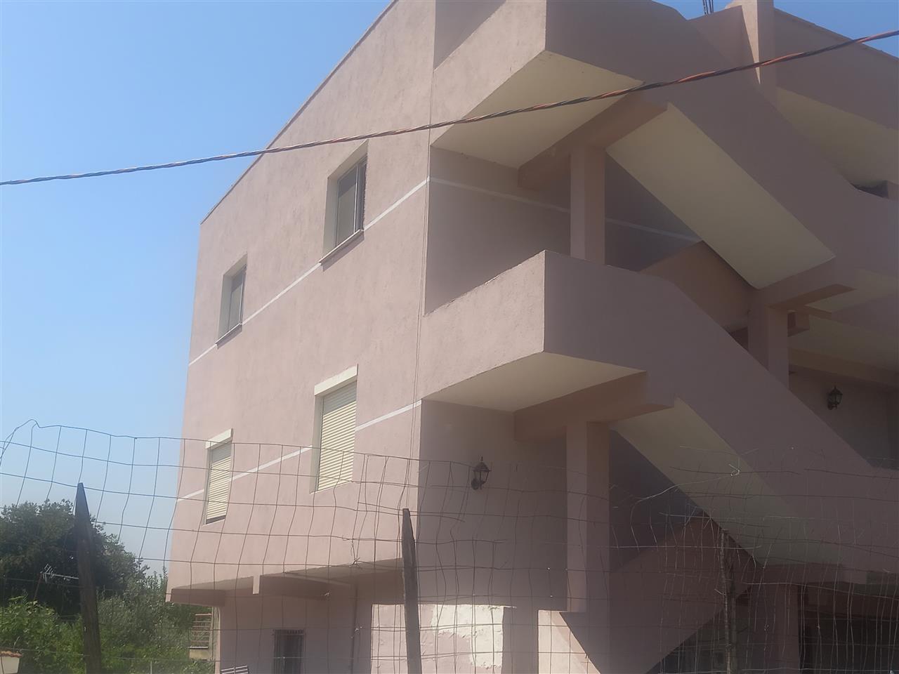 Shtepi 3 kate tirane perball komisarjatit 4