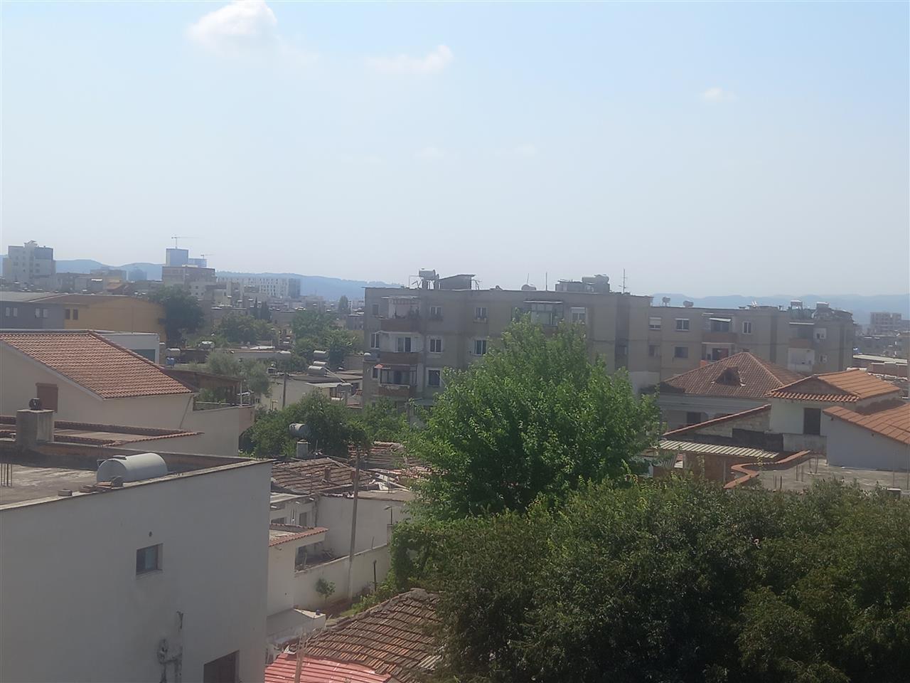 Shtepi 3 kate tirane perball komisarjatit 4