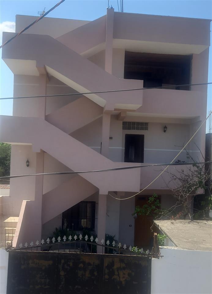 Shtepi 3 kate tirane perball komisarjatit 4