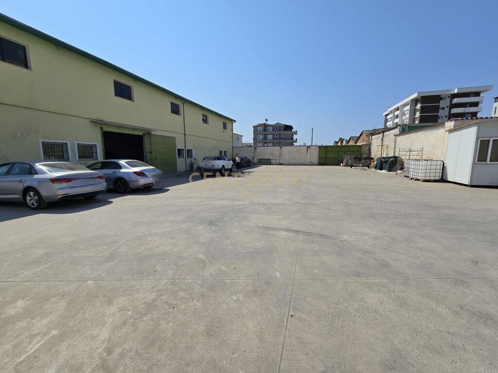 Shitet Magazinë në Durrës ( Cmimi per m2 420 euro)