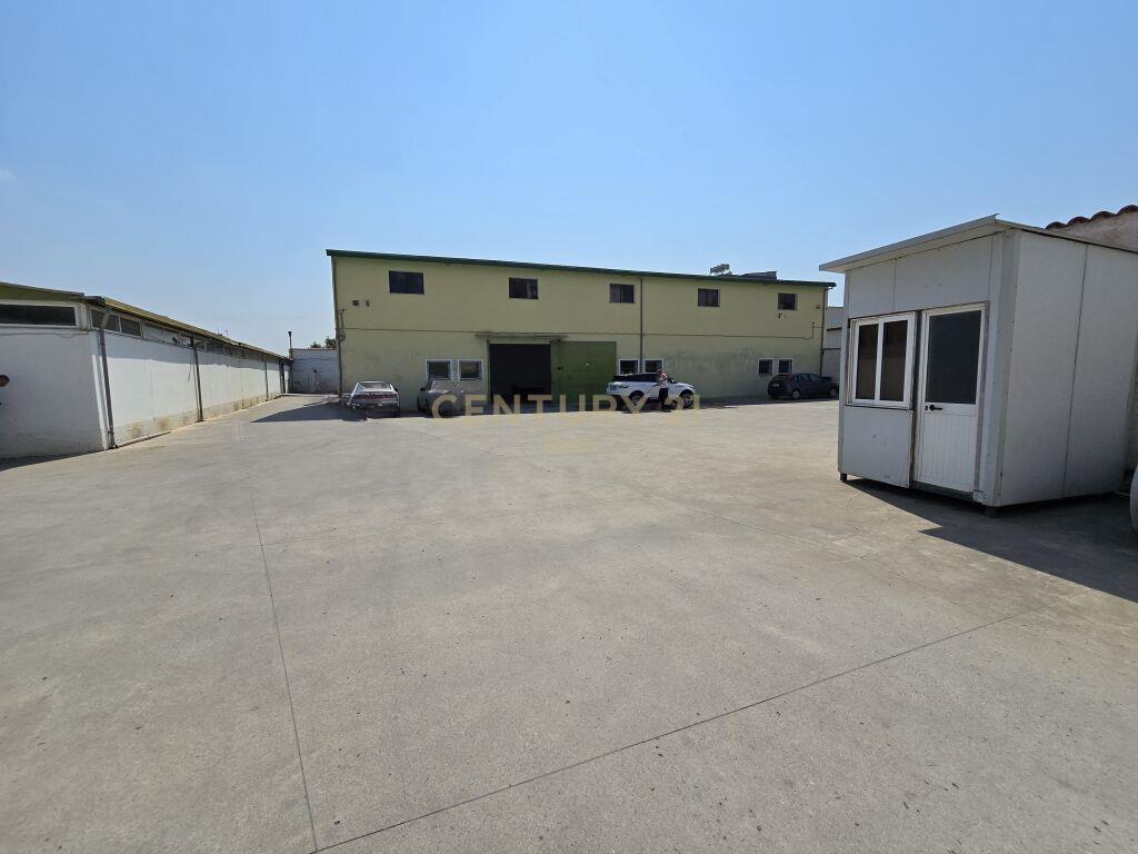 Shitet Magazinë në Durrës ( Cmimi per m2 420 euro)