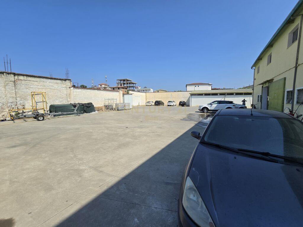 Shitet Magazinë në Durrës ( Cmimi per m2 420 euro)