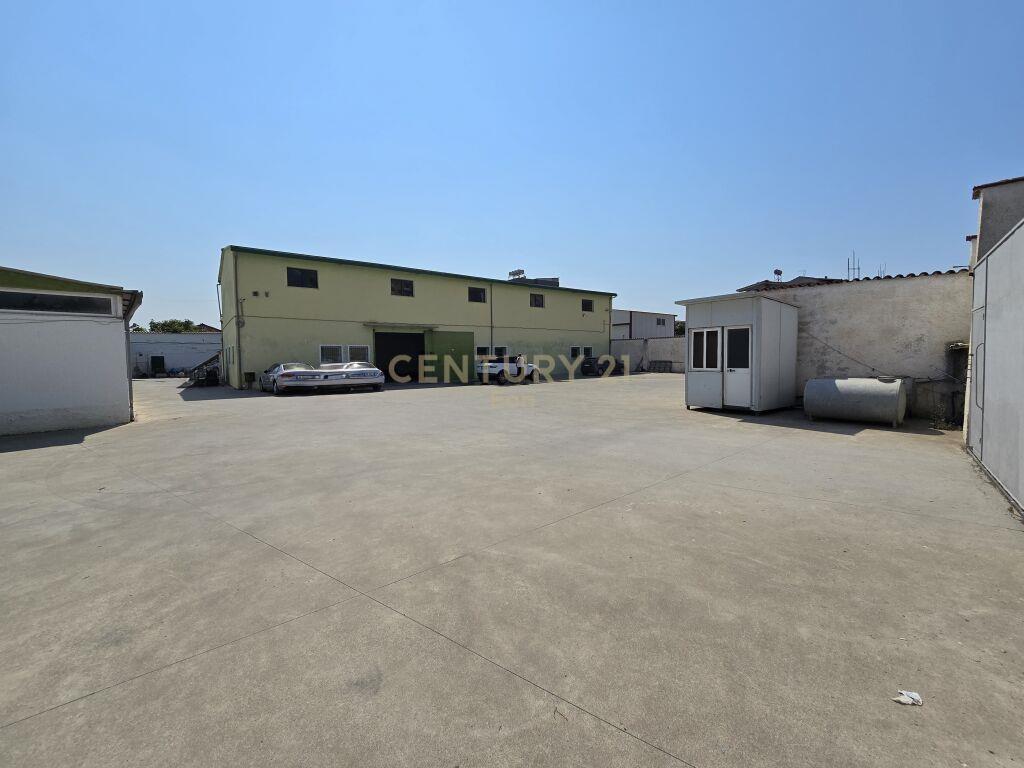 Shitet Magazinë në Durrës ( Cmimi per m2 420 euro)