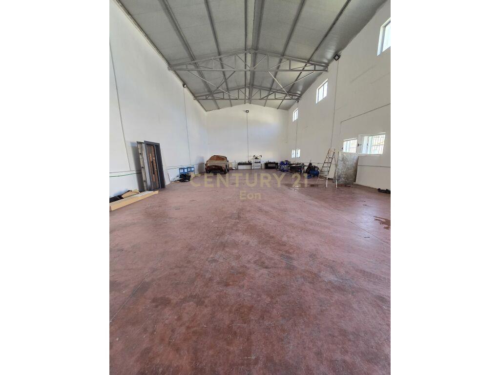 Shitet Magazinë në Durrës ( Cmimi per m2 420 euro)