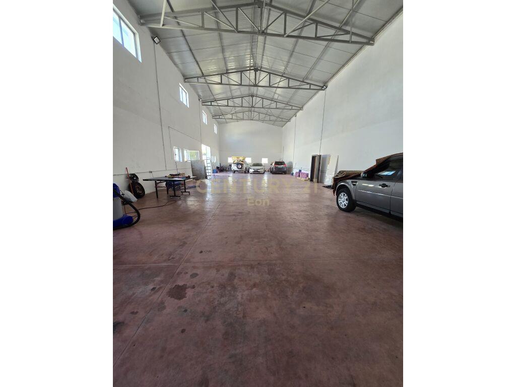 Shitet Magazinë në Durrës ( Cmimi per m2 420 euro)