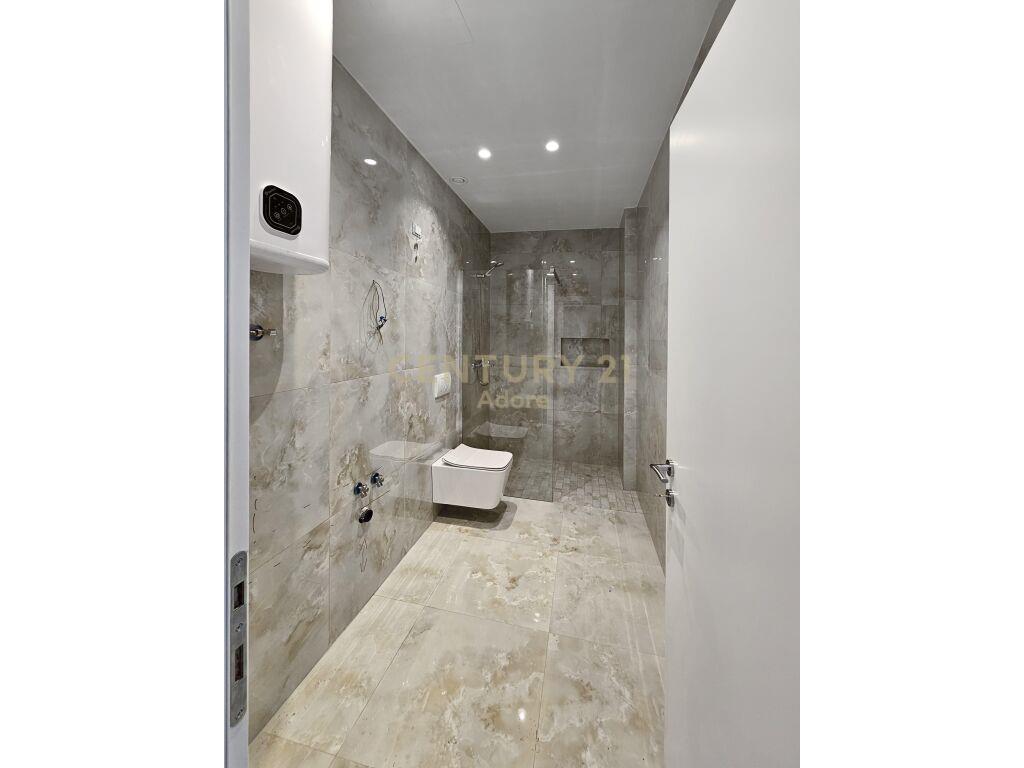 Zyre Me Qira – Liqeni i Tiranes