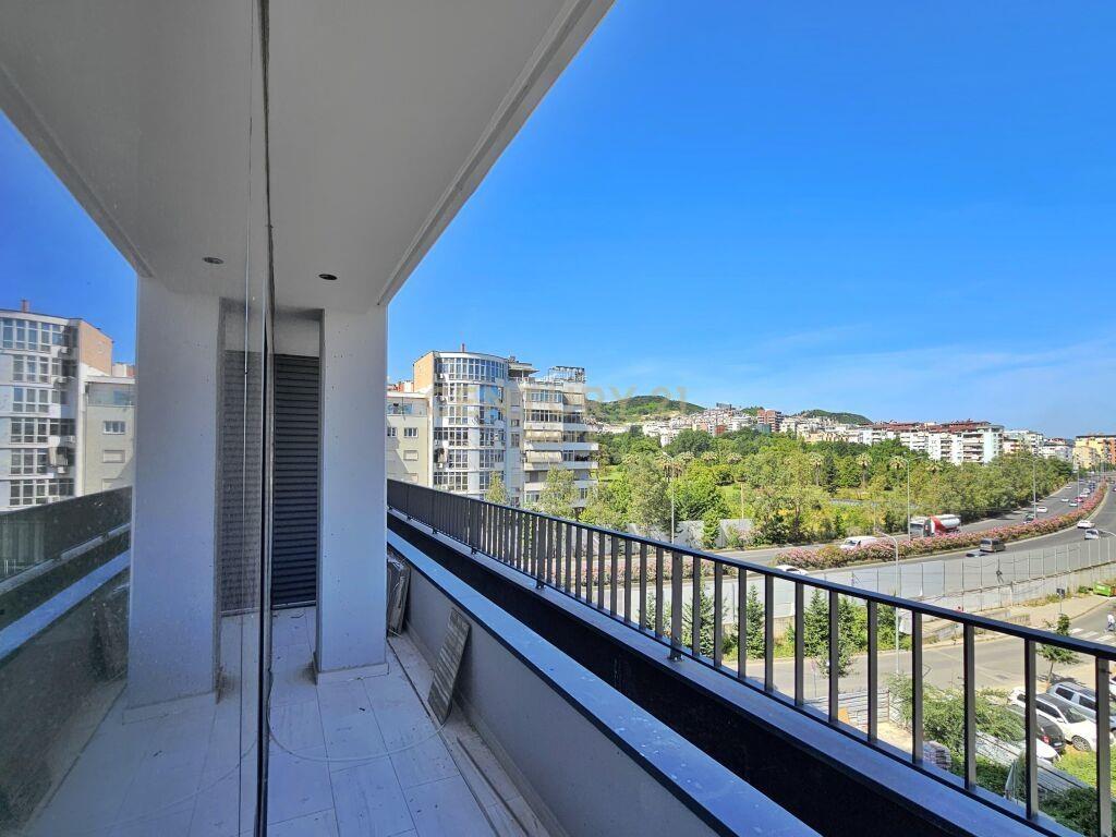 Zyre Me Qira – Liqeni i Tiranes