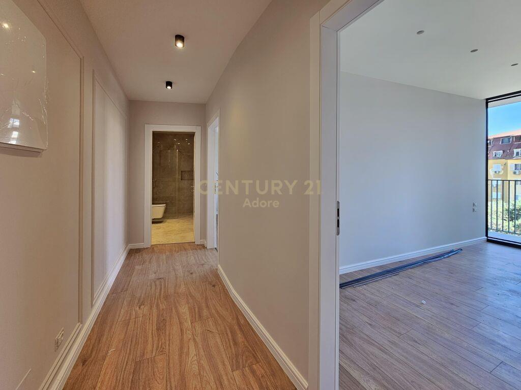 Zyre Me Qira – Liqeni i Tiranes