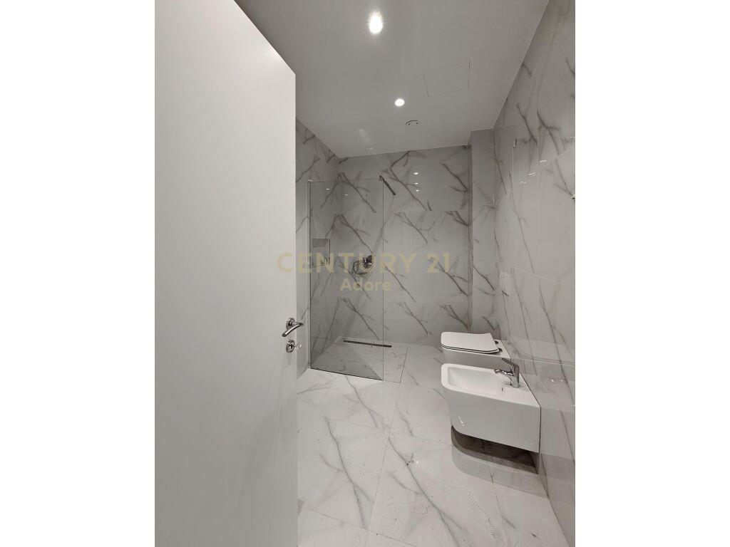 Zyre Me Qira – Liqeni i Tiranes