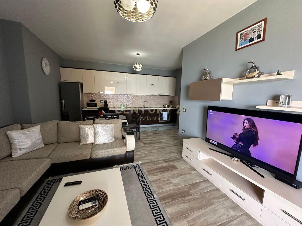 SHESIM APARTAMENT 2+1 VIJA E PARE ME DETIN TEK RROTA E KUQE