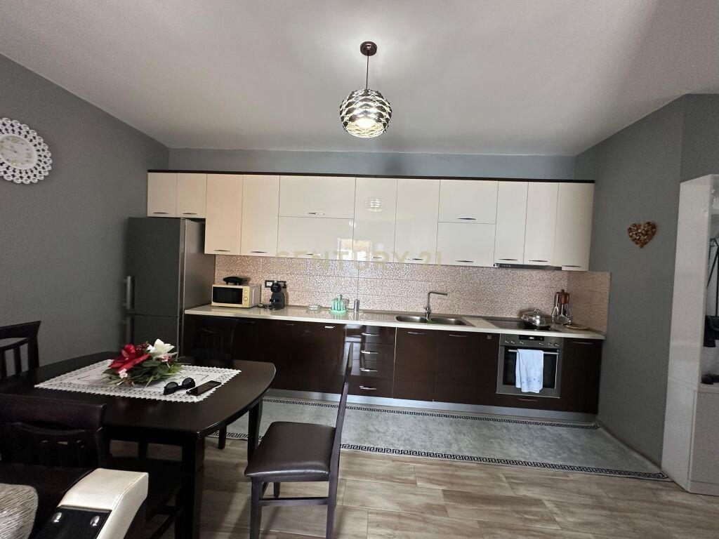 SHESIM APARTAMENT 2+1 VIJA E PARE ME DETIN TEK RROTA E KUQE