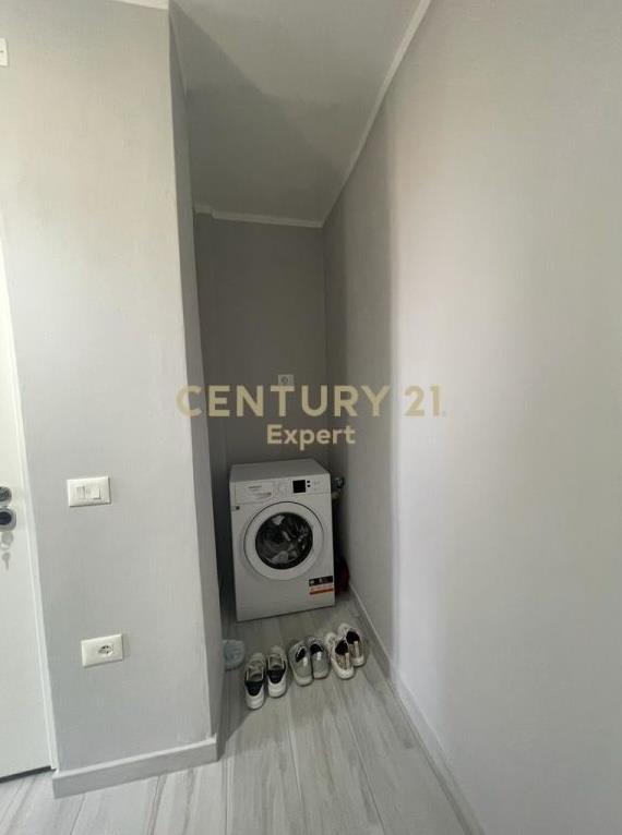 Qira Apartament 1+1 Rruga e Durresit 500 Euro