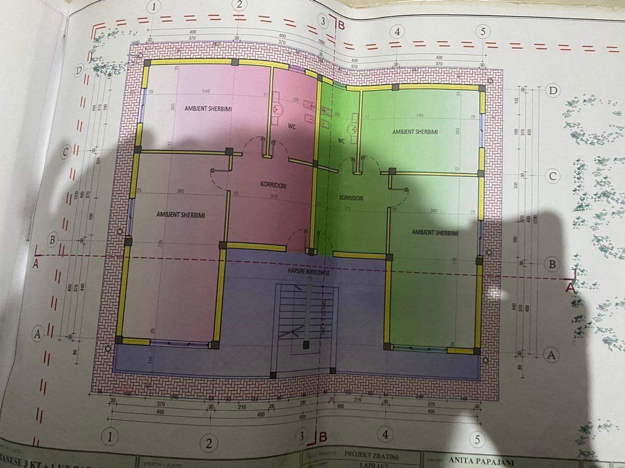 SHITET VILA NE LAPRAKE.. UNAZA MADHE