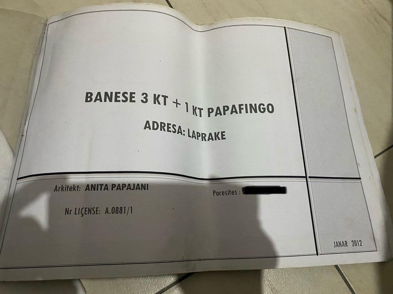 SHITET VILA NE LAPRAKE.. UNAZA MADHE