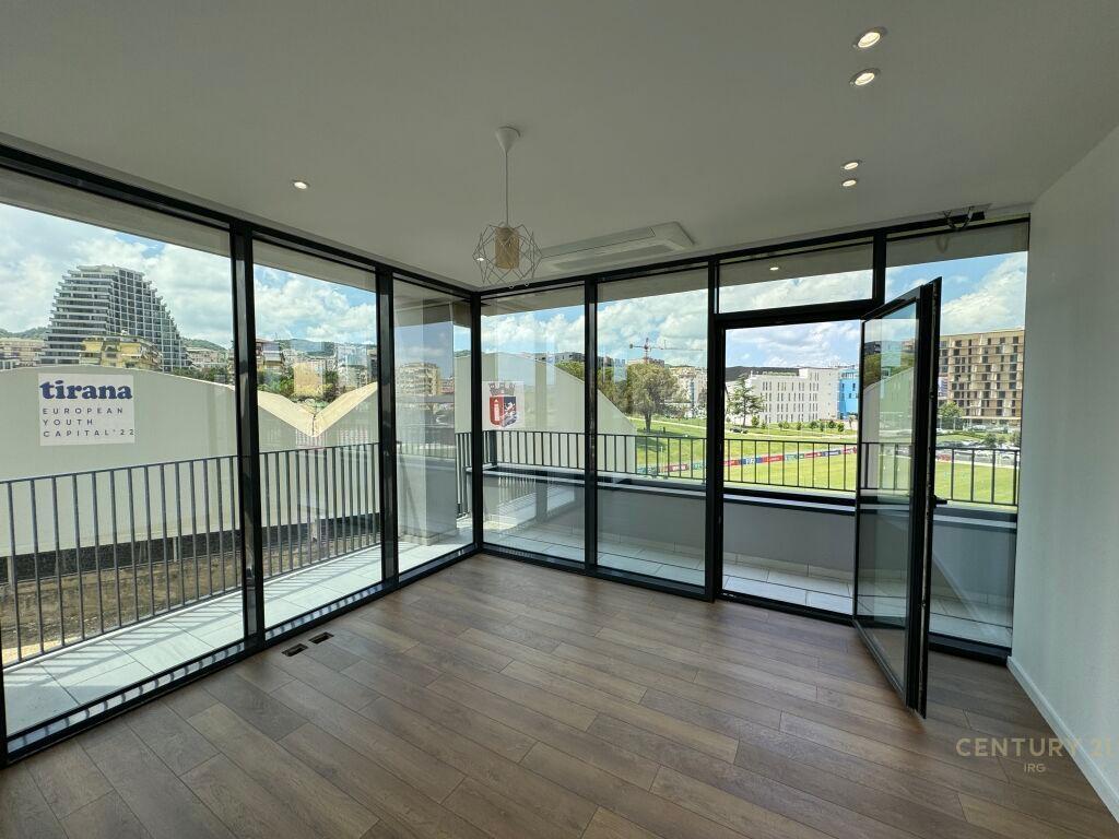 JEPET ME QIRA AMBJENT PER ZYRE TEK RR. KOSOVAREVE !