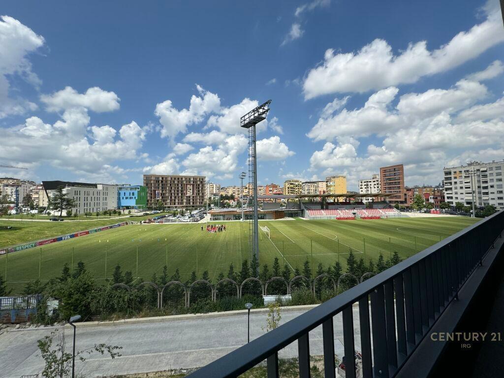 JEPET ME QIRA AMBJENT PER ZYRE TEK RR. KOSOVAREVE !