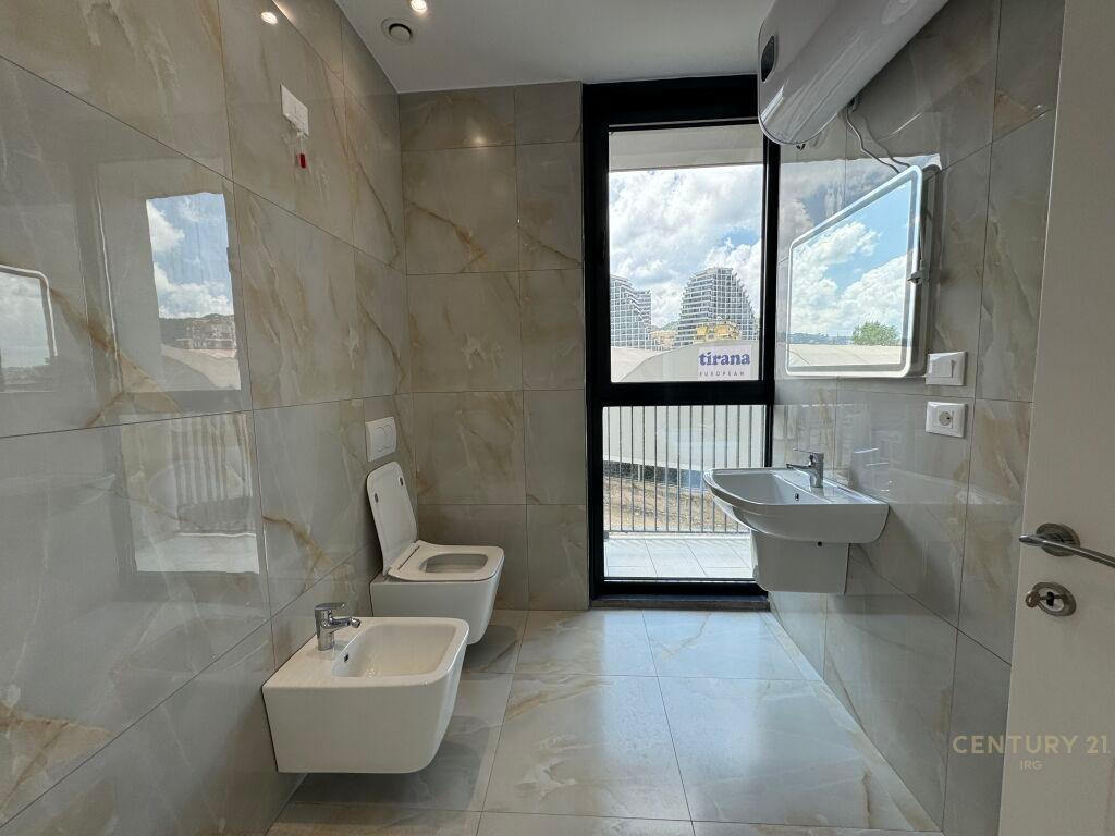 JEPET ME QIRA AMBJENT PER ZYRE TEK RR. KOSOVAREVE !