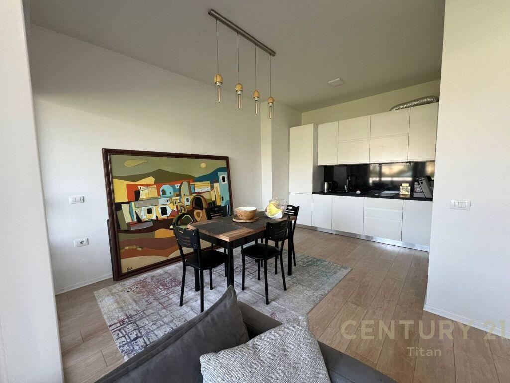 Apartament modern 2+1 me qera tek Rruga e Kosovareve