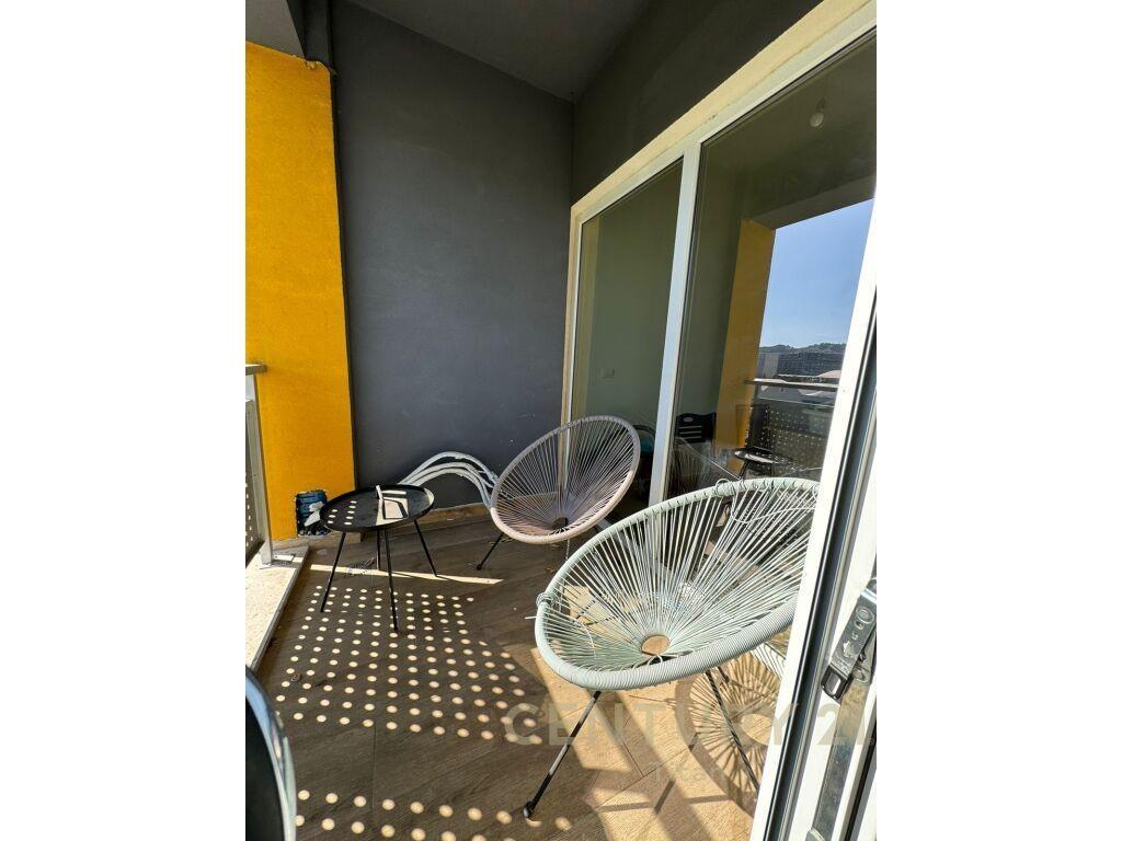 Apartament modern 2+1 me qera tek Rruga e Kosovareve