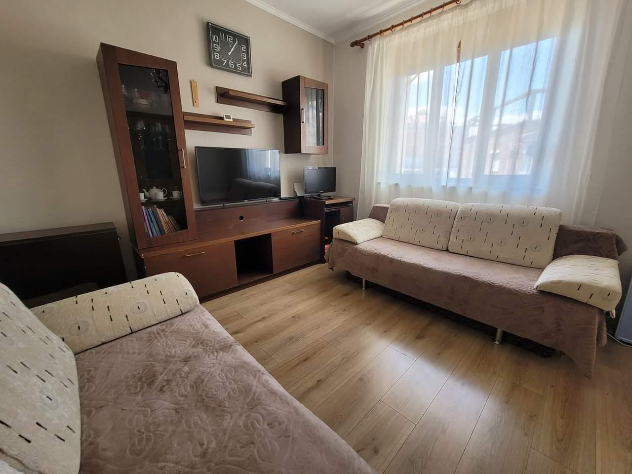 Shitet apartament 1+1, Lagjia 8, 100m nga Pazari i Korçës.