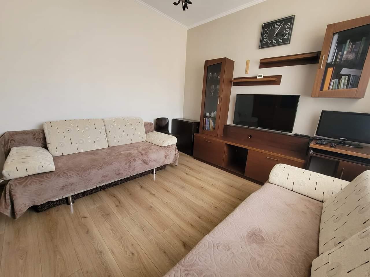 Shitet apartament 1+1, Lagjia 8, 100m nga Pazari i Korçës.