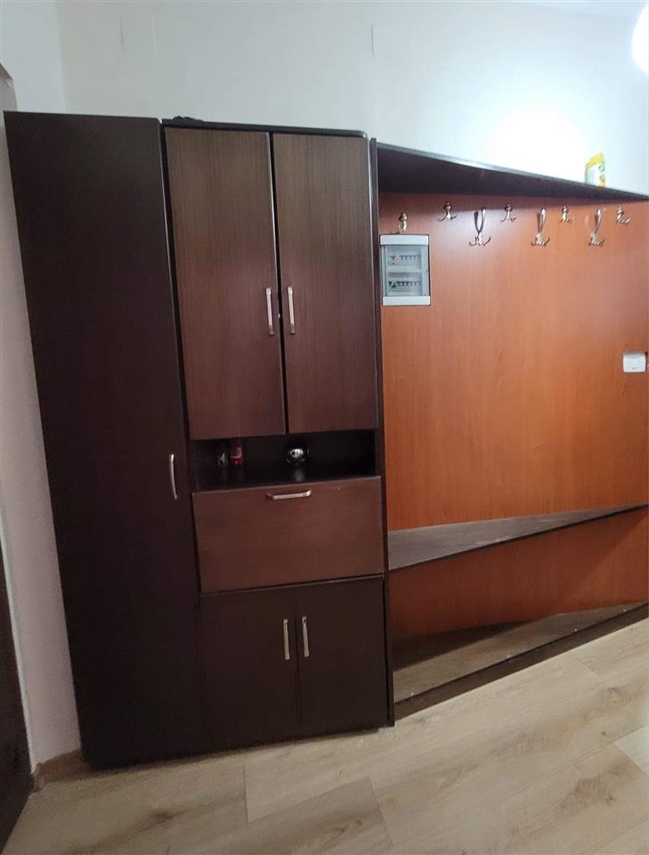 Shitet apartament 1+1, Lagjia 8, 100m nga Pazari i Korçës.