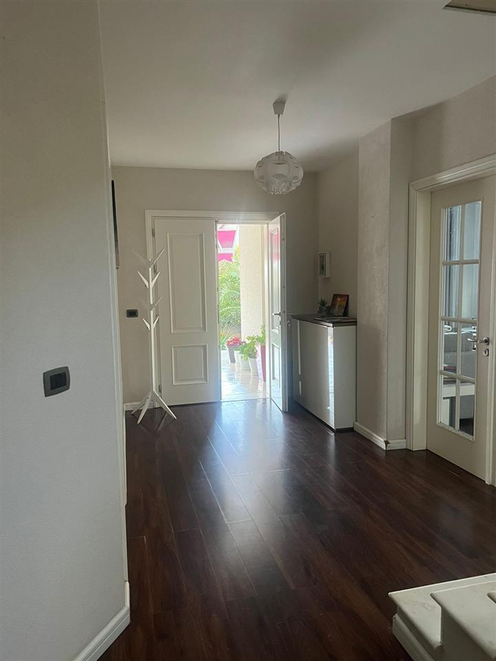 Vile me qira, Mjull Bathore (Acacia Hills)